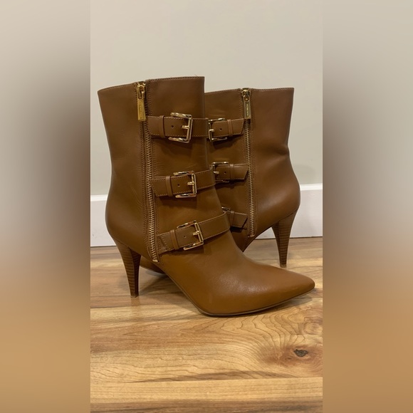 Michael Kors Leather High Heel Boot Stilleto Buckle Accent Womens 8.5M Stunning - Picture 1 of 8